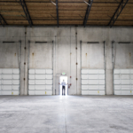 Ventajas de comprar naves industriales en Valencia: Estabilidad, ubicación estratégica y beneficios fiscales.