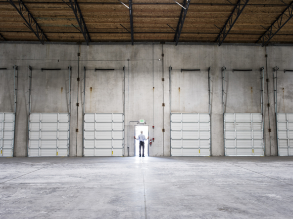Ventajas de comprar naves industriales en Valencia: Estabilidad, ubicación estratégica y beneficios fiscales.