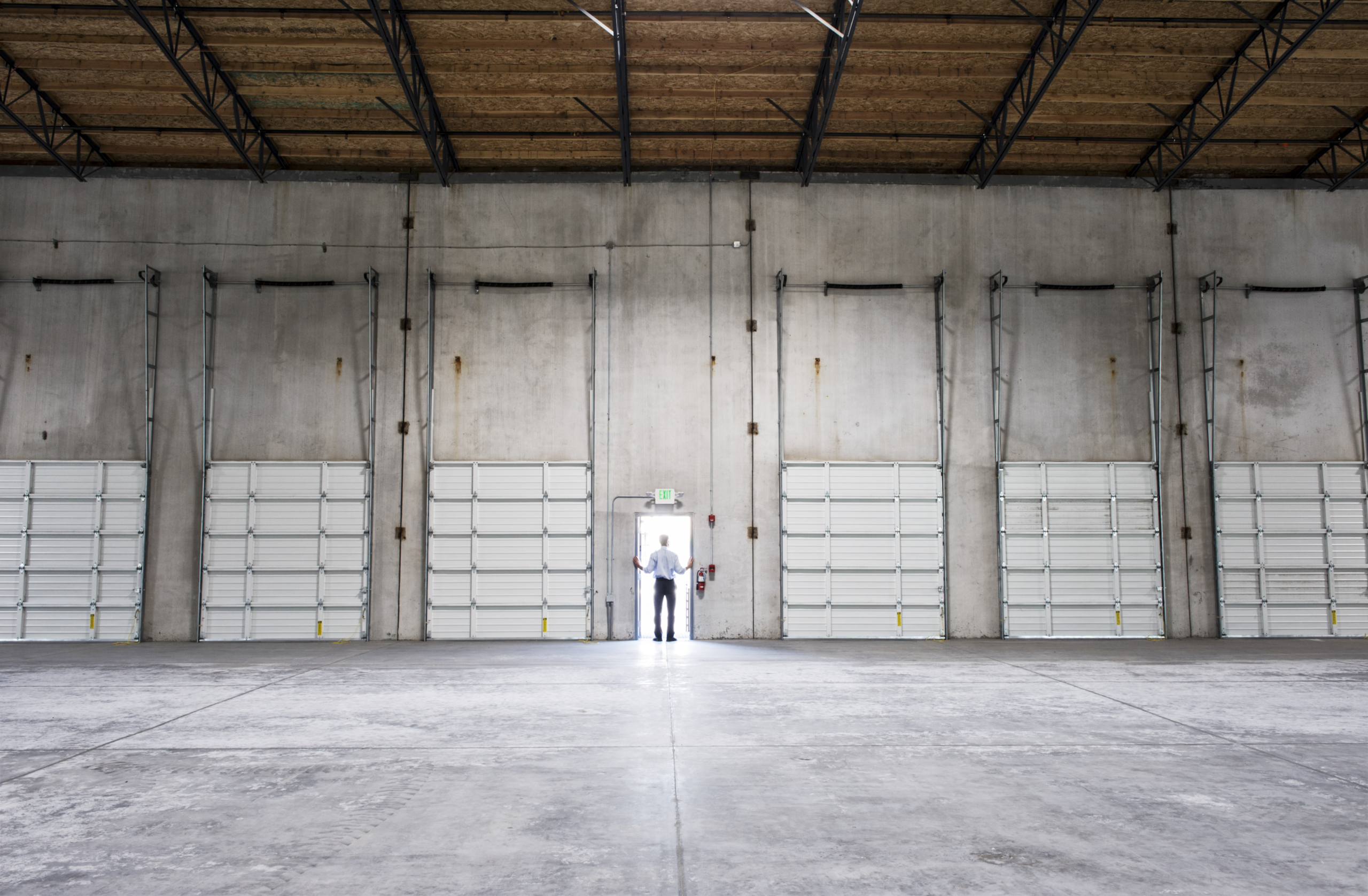 Ventajas de comprar naves industriales en Valencia: Estabilidad, ubicación estratégica y beneficios fiscales.